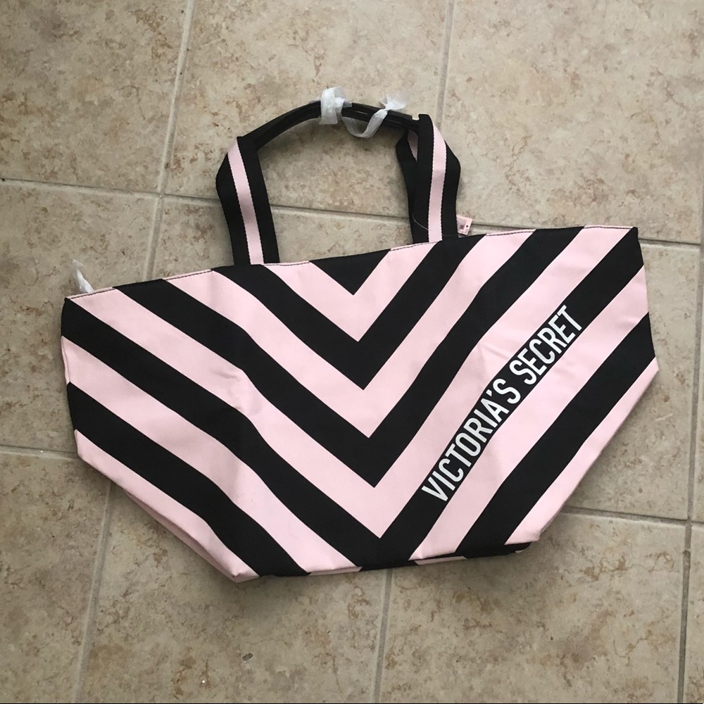 ⭐️⭐️⭐️ NWT VS Stripe tote